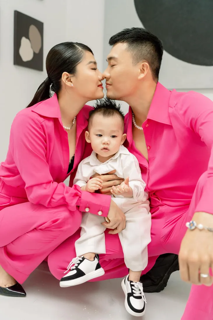 Ngắm ảnh gia đình hạnh phúc của diễn viên Xuân Phúc - Ảnh 8. Ngắm ảnh gia đình hạnh phúc của diễn viên Xuân Phúc - Ảnh 8.