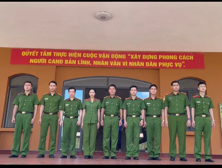 Loạt ảnh nữ Thiếu úy xinh đẹp nổi bật giữa dàn soái ca Đấu trí - Ảnh 2. Loạt ảnh nữ Thiếu úy xinh đẹp nổi bật giữa dàn soái ca Đấu trí - Ảnh 2.