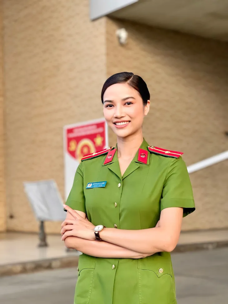 Loạt ảnh nữ Thiếu úy xinh đẹp nổi bật giữa dàn soái ca Đấu trí - Ảnh 7. Loạt ảnh nữ Thiếu úy xinh đẹp nổi bật giữa dàn soái ca Đấu trí - Ảnh 7.