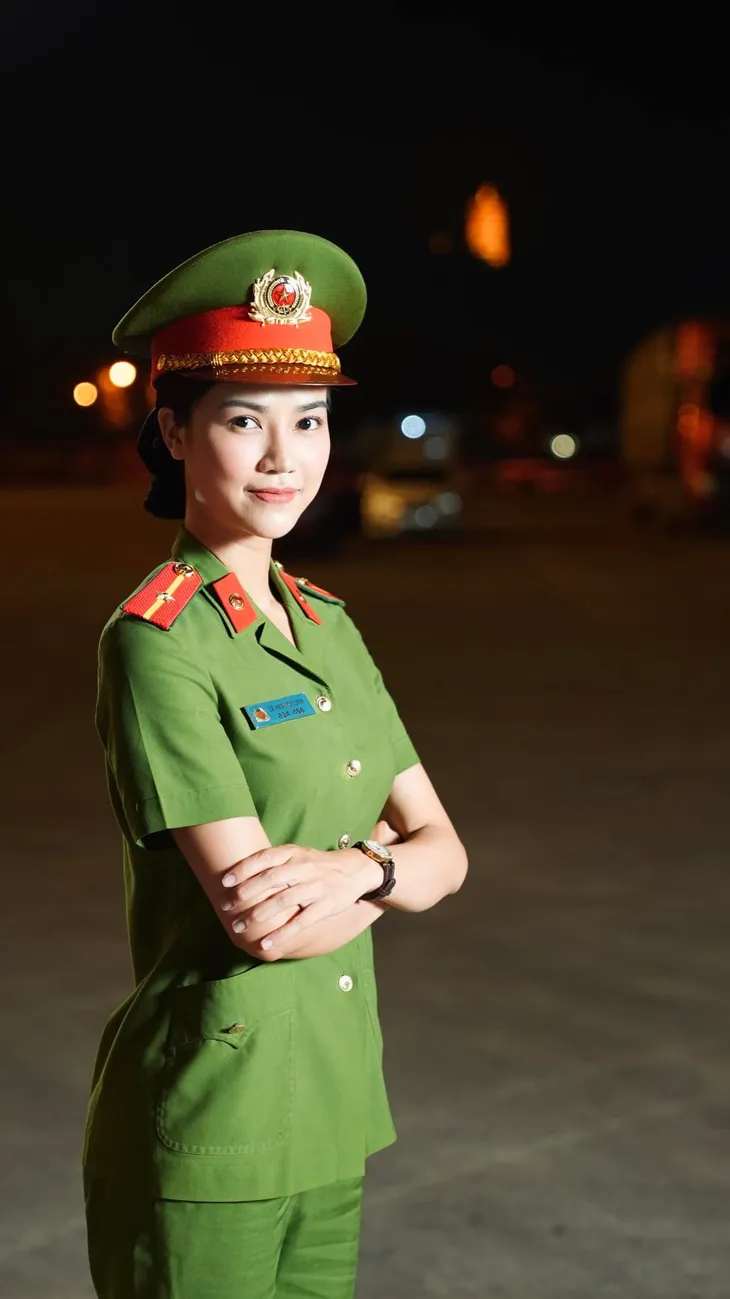Loạt ảnh nữ Thiếu úy xinh đẹp nổi bật giữa dàn soái ca Đấu trí - Ảnh 8. Loạt ảnh nữ Thiếu úy xinh đẹp nổi bật giữa dàn soái ca Đấu trí - Ảnh 8.
