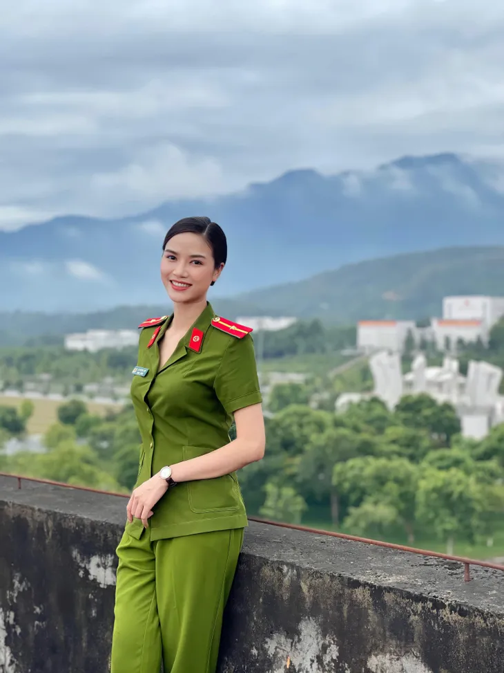 Loạt ảnh nữ Thiếu úy xinh đẹp nổi bật giữa dàn soái ca Đấu trí - Ảnh 9. Loạt ảnh nữ Thiếu úy xinh đẹp nổi bật giữa dàn soái ca Đấu trí - Ảnh 9.