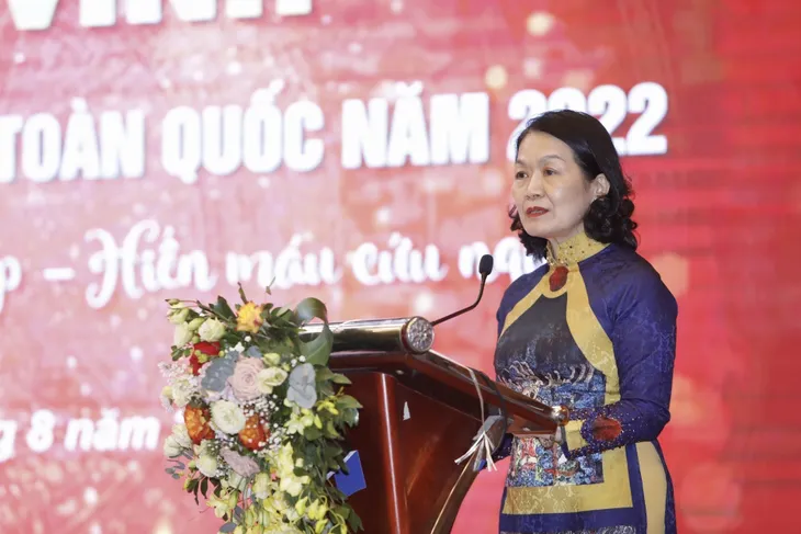 Tôn vinh 100 người hiến máu tiêu biểu toàn quốc năm 2022 - Ảnh 1. Tôn vinh 100 người hiến máu tiêu biểu toàn quốc năm 2022 - Ảnh 1.