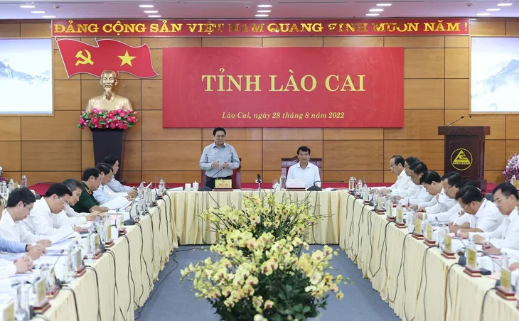 Thủ tướng: Lào Cai phải phát triển nhanh, bền vững, giữ vững quốc phòng, an ninh - Ảnh 2. Thủ tướng: Lào Cai phải phát triển nhanh, bền vững, giữ vững quốc phòng, an ninh - Ảnh 2.