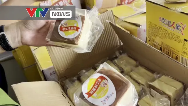 Hà Nội: Thu giữ hàng nghìn thùng bánh kẹo Trung thu không rõ nguồn gốc - Ảnh 8. Hà Nội: Thu giữ hàng nghìn thùng bánh kẹo Trung thu không rõ nguồn gốc - Ảnh 8.