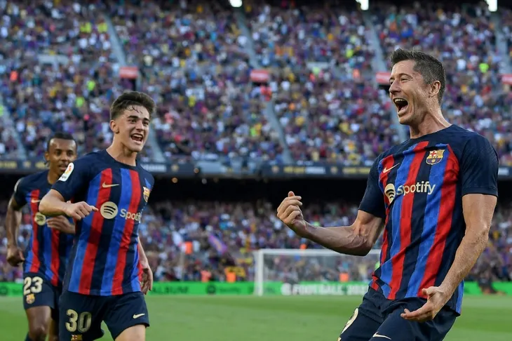 Lewandowski tỏa sáng, Barcelona mở bữa tiệc bàn thắng trên Nou Camp - Ảnh 1. Lewandowski tỏa sáng, Barcelona mở bữa tiệc bàn thắng trên Nou Camp - Ảnh 1.