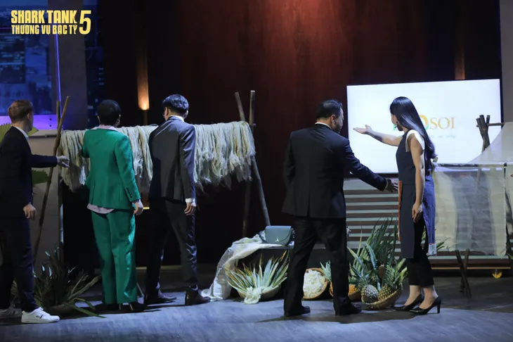 Shark Tank: Nữ giảng viên nhận đầu tư tới tấp từ cá mập nhờ lá dứa - Ảnh 3. Shark Tank: Nữ giảng viên nhận đầu tư tới tấp từ cá mập nhờ lá dứa - Ảnh 3.