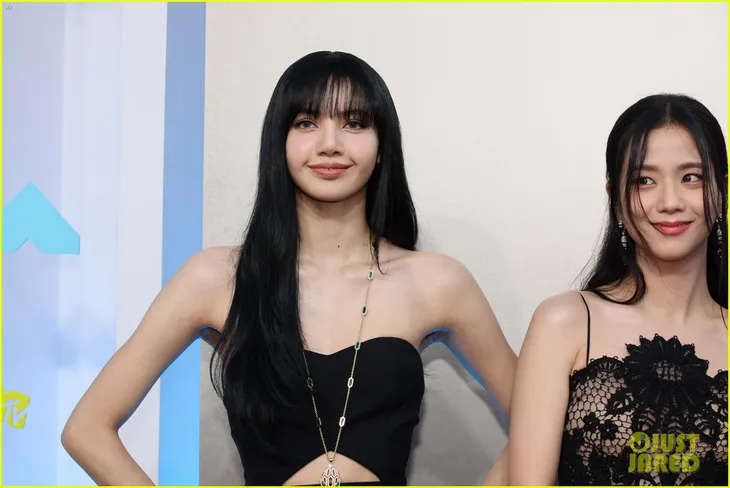 BLACKPINK cuốn hút tại MTV VMAs 2022 với màu đen huyền bí - Ảnh 4. BLACKPINK cuốn hút tại MTV VMAs 2022 với màu đen huyền bí - Ảnh 4.