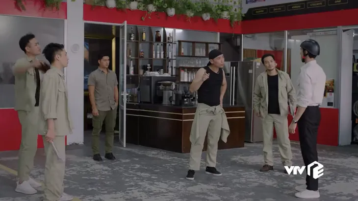 Ga-ra hạnh phúc - Tập 10: Trung chết lặng khi biết Sơn Ca đã có người yêu - Ảnh 6. Ga-ra hạnh phúc - Tập 10: Trung chết lặng khi biết Sơn Ca đã có người yêu - Ảnh 6.