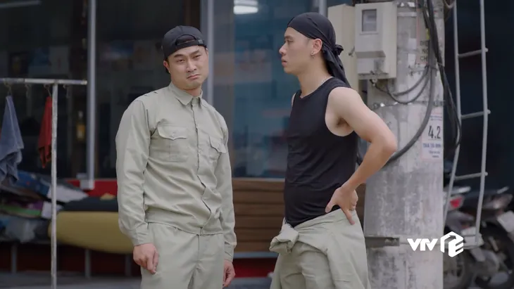 Phút thất thần của Trung trâu khi chạm mặt người yêu của crush - Ảnh 7. Phút thất thần của Trung trâu khi chạm mặt người yêu của crush - Ảnh 7.
