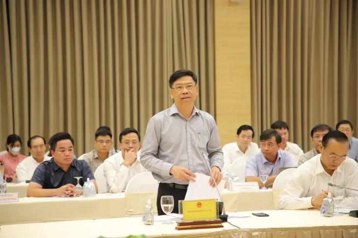 Giá xăng dầu giảm mạnh, vì sao cước vận tải vẫn cao? - Ảnh 1. Giá xăng dầu giảm mạnh, vì sao cước vận tải vẫn cao? - Ảnh 1.