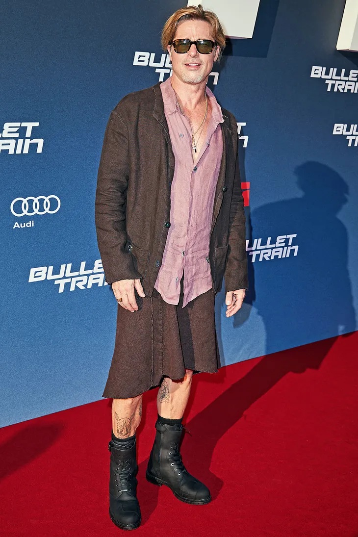 Brad Pitt tiết lộ lí do mặc váy tại thảm đỏ - Ảnh 1. Brad Pitt tiết lộ lí do mặc váy tại thảm đỏ - Ảnh 1.