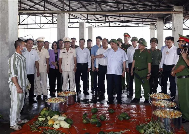 Chủ tịch nước kiểm tra công tác thực hiện Quyết định đặc xá - Ảnh 2. Chủ tịch nước kiểm tra công tác thực hiện Quyết định đặc xá - Ảnh 2.