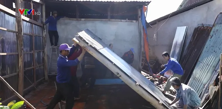 Đội thợ nông dân xây gần 600 ngôi nhà tặng người nghèo - Ảnh 1. Đội thợ nông dân xây gần 600 ngôi nhà tặng người nghèo - Ảnh 1.