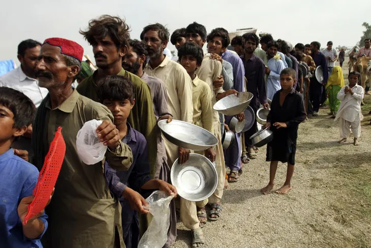 Nửa triệu người trở thành vô gia cư sau đợt lụt khiến 1/3 Pakistan chìm trong nước lũ - Ảnh 1. Nửa triệu người trở thành vô gia cư sau đợt lụt khiến 1/3 Pakistan chìm trong nước lũ - Ảnh 1.