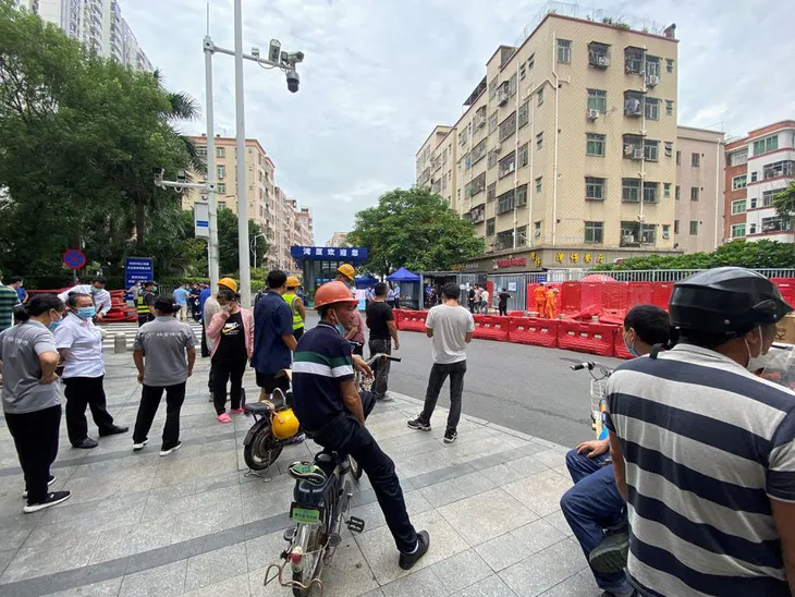 Nhiều thành phố lớn của Trung Quốc tăng cường các biện pháp hạn chế chống COVID-19 - Ảnh 1. Nhiều thành phố lớn của Trung Quốc tăng cường các biện pháp hạn chế chống COVID-19 - Ảnh 1.
