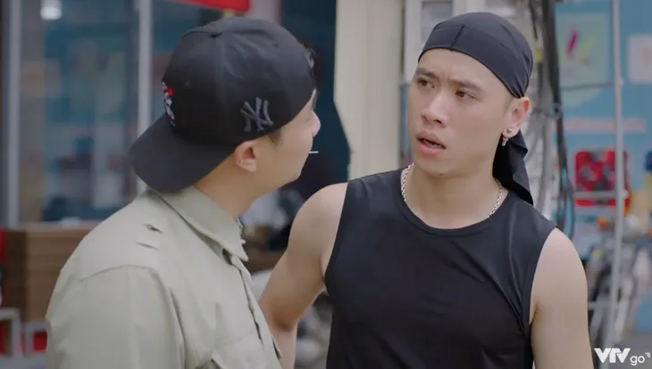 Phút thất thần của Trung trâu khi chạm mặt người yêu của crush - Ảnh 9. Phút thất thần của Trung trâu khi chạm mặt người yêu của crush - Ảnh 9.
