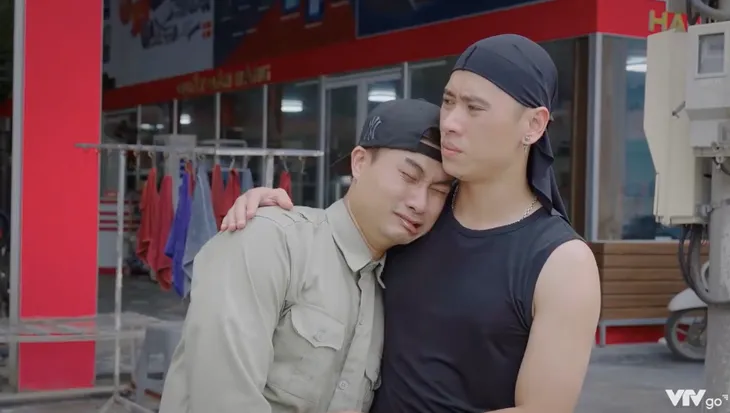 Phút thất thần của Trung trâu khi chạm mặt người yêu của crush - Ảnh 12. Phút thất thần của Trung trâu khi chạm mặt người yêu của crush - Ảnh 12.