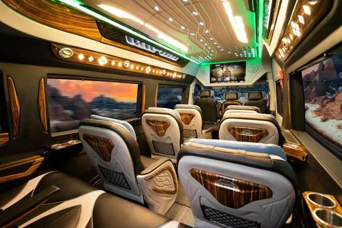 Bộ GTVT bác thông tin cấm xe Limousine cải tạo hoạt động - Ảnh 2. Bộ GTVT bác thông tin cấm xe Limousine cải tạo hoạt động - Ảnh 2.