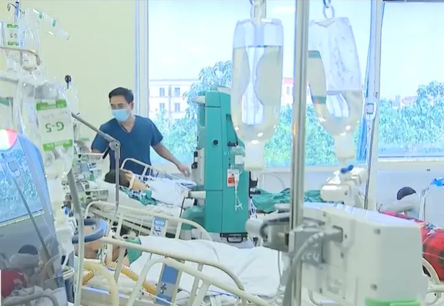 COVID-19 chuyển sang nhóm B, phác đồ và chi phí điều trị thế nào? - Ảnh 1. COVID-19 chuyển sang nhóm B, phác đồ và chi phí điều trị thế nào? - Ảnh 1.