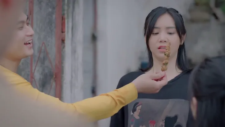 Ga-ra hạnh phúc - Tập 12: Ông Sơn Ca ra viện, Trung mua thịt xiên nướng đến thăm - Ảnh 2. Ga-ra hạnh phúc - Tập 12: Ông Sơn Ca ra viện, Trung mua thịt xiên nướng đến thăm - Ảnh 2.
