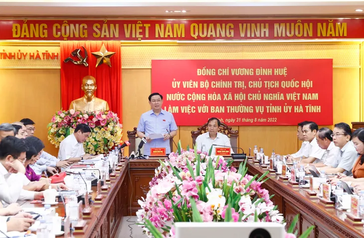 Chủ tịch Quốc hội: Đưa Hà Tĩnh thành tỉnh phát triển - Ảnh 1. Chủ tịch Quốc hội: Đưa Hà Tĩnh thành tỉnh phát triển - Ảnh 1.
