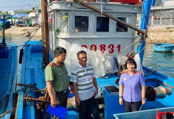 Khởi tố đối tượng tàng trữ vật liệu nổ để đánh bắt hải sản - Ảnh 1. Khởi tố đối tượng tàng trữ vật liệu nổ để đánh bắt hải sản - Ảnh 1.