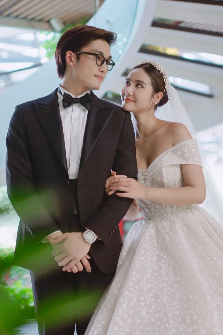 Thương ngày nắng về: Loạt ảnh đám cưới Trang - Duy khiến fan mê đắm - Ảnh 1. Thương ngày nắng về: Loạt ảnh đám cưới Trang - Duy khiến fan mê đắm - Ảnh 1.