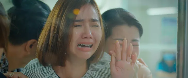 Thương ngày nắng về - Tập cuối: Từ nghẹt thở, khóc hết nước mắt... đến thở phào, ngập tràn yêu thương - Ảnh 5. Thương ngày nắng về - Tập cuối: Từ nghẹt thở, khóc hết nước mắt... đến thở phào, ngập tràn yêu thương - Ảnh 5.