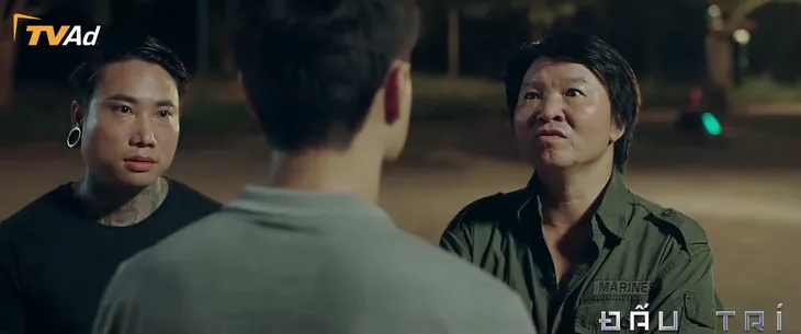 Đấu trí - Tập 13: Đại úy Vũ bị côn đồ đe dọa có người yêu xinh đấy - Ảnh 2. Đấu trí - Tập 13: Đại úy Vũ bị côn đồ đe dọa có người yêu xinh đấy - Ảnh 2.