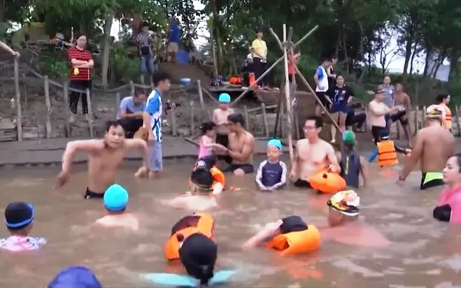 Mùa hè rực rỡ của những người trẻ - Ảnh 3. Mùa hè rực rỡ của những người trẻ - Ảnh 3.