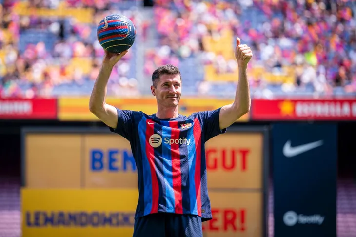 Lewandowski chính thức ra mắt Barcelona, thu hút 45.000 khán giả tới Nou Camp - Ảnh 1. Lewandowski chính thức ra mắt Barcelona, thu hút 45.000 khán giả tới Nou Camp - Ảnh 1.