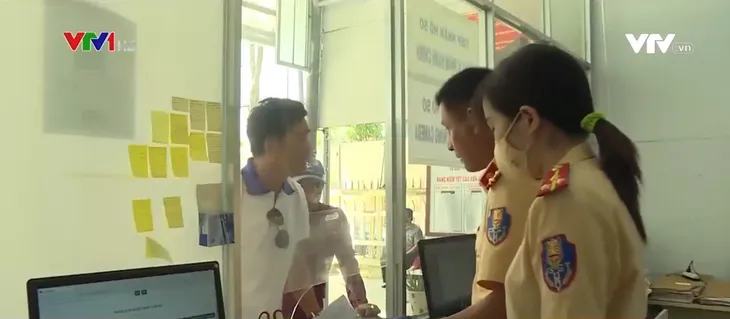 Nhiều người bất ngờ vì nhận giấy phạt nguội vi phạm giao thông - Ảnh 1. Nhiều người bất ngờ vì nhận giấy phạt nguội vi phạm giao thông - Ảnh 1.
