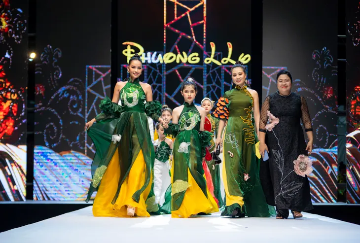 Hoa hậu Ngọc Châu xinh đẹp làm vedette tại show áo dài trên đất Nghệ - Ảnh 7. Hoa hậu Ngọc Châu xinh đẹp làm vedette tại show áo dài trên đất Nghệ - Ảnh 7.