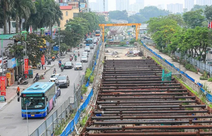 Dự án đường sắt đô thị thí điểm đoạn Nhổn - ga Hà Nội: Nhiều khó khăn, vướng mắc cần tháo gỡ - Ảnh 1. Dự án đường sắt đô thị thí điểm đoạn Nhổn - ga Hà Nội: Nhiều khó khăn, vướng mắc cần tháo gỡ - Ảnh 1.