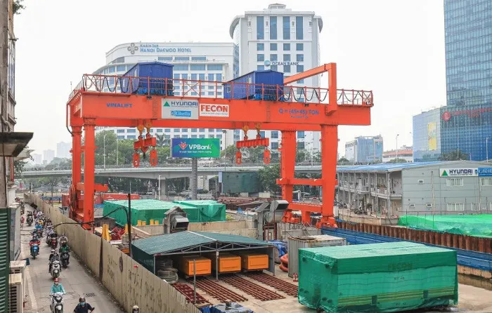 Dự án đường sắt đô thị thí điểm đoạn Nhổn - ga Hà Nội: Nhiều khó khăn, vướng mắc cần tháo gỡ - Ảnh 2. Dự án đường sắt đô thị thí điểm đoạn Nhổn - ga Hà Nội: Nhiều khó khăn, vướng mắc cần tháo gỡ - Ảnh 2.