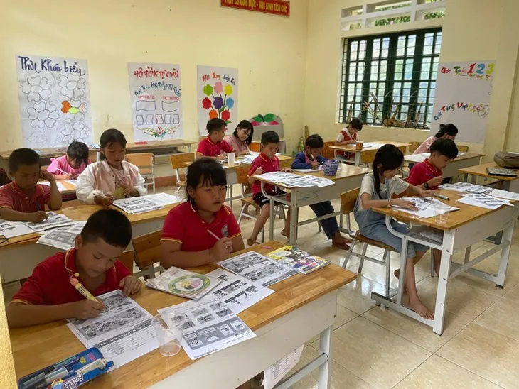 Lớp học Tiếng Anh miễn phí cho trẻ vùng cao Si Ma Cai - Ảnh 3. Lớp học Tiếng Anh miễn phí cho trẻ vùng cao Si Ma Cai - Ảnh 3.