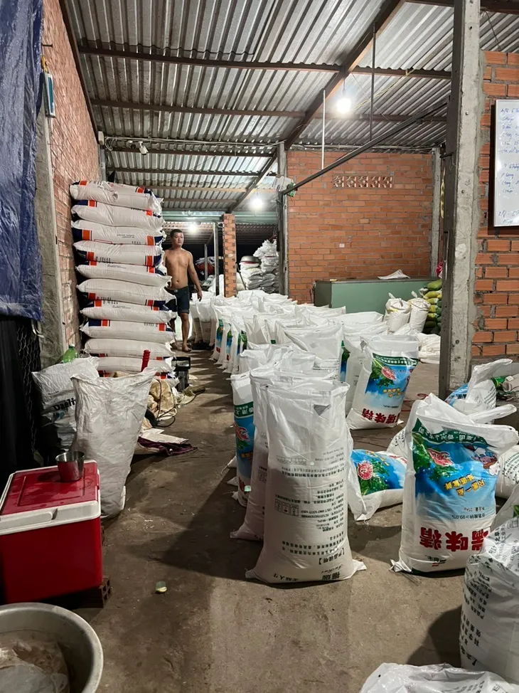 Tây Ninh phát hiện điểm sản xuất số lượng lớn bột ngọt giả - Ảnh 1. Tây Ninh phát hiện điểm sản xuất số lượng lớn bột ngọt giả - Ảnh 1.