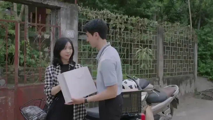 Ga-ra hạnh phúc - Tập 1: Sơn Ca được bạn trai tặng quà hàng hiệu - Ảnh 8. Ga-ra hạnh phúc - Tập 1: Sơn Ca được bạn trai tặng quà hàng hiệu - Ảnh 8.