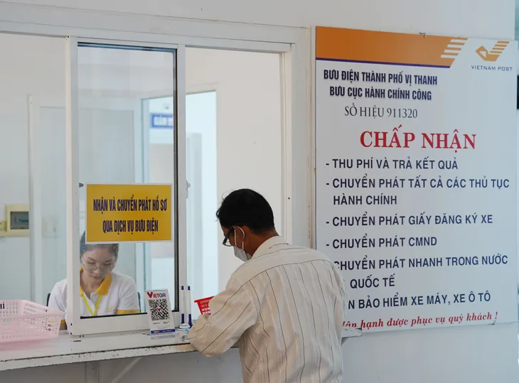 Hậu Giang đổi mới thực hiện cơ chế một cửa, hướng tới sự tiện lợi cho người dân - Ảnh 1. Hậu Giang đổi mới thực hiện cơ chế một cửa, hướng tới sự tiện lợi cho người dân - Ảnh 1.