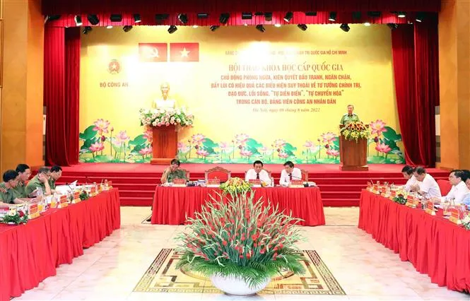 Phòng, chống tự diễn biến, tự chuyển hóa trong công an - Ảnh 1.