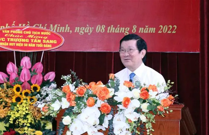 Nguyên Chủ tịch nước Trương Tấn Sang nhận Huy hiệu 50 năm tuổi Đảng - Ảnh 2.