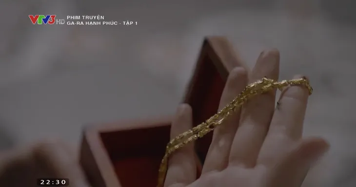 Ga-ra hạnh phúc - Tập 1: Khi Sơn Ca (Quỳnh Kool) chật vật đi xin việc, Quân (Bình An) lại cặp kè nữ đại gia - Ảnh 32. Ga-ra hạnh phúc - Tập 1: Khi Sơn Ca (Quỳnh Kool) chật vật đi xin việc, Quân (Bình An) lại cặp kè nữ đại gia - Ảnh 32.