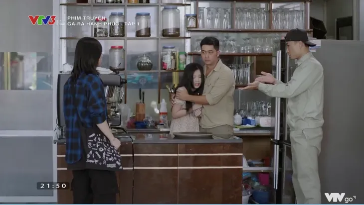 Ga-ra hạnh phúc - Tập 1: Khi Sơn Ca (Quỳnh Kool) chật vật đi xin việc, Quân (Bình An) lại cặp kè nữ đại gia - Ảnh 5. Ga-ra hạnh phúc - Tập 1: Khi Sơn Ca (Quỳnh Kool) chật vật đi xin việc, Quân (Bình An) lại cặp kè nữ đại gia - Ảnh 5.