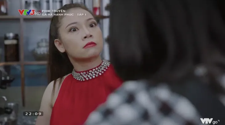 Ga-ra hạnh phúc - Tập 1: Khi Sơn Ca (Quỳnh Kool) chật vật đi xin việc, Quân (Bình An) lại cặp kè nữ đại gia - Ảnh 9. Ga-ra hạnh phúc - Tập 1: Khi Sơn Ca (Quỳnh Kool) chật vật đi xin việc, Quân (Bình An) lại cặp kè nữ đại gia - Ảnh 9.