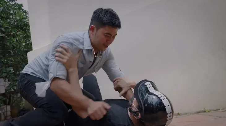 Ga-ra hạnh phúc - Tập 2: Giang hồ tìm đến nhà, Khải (Bảo Anh) có ý định bỏ trốn - Ảnh 4. Ga-ra hạnh phúc - Tập 2: Giang hồ tìm đến nhà, Khải (Bảo Anh) có ý định bỏ trốn - Ảnh 4.