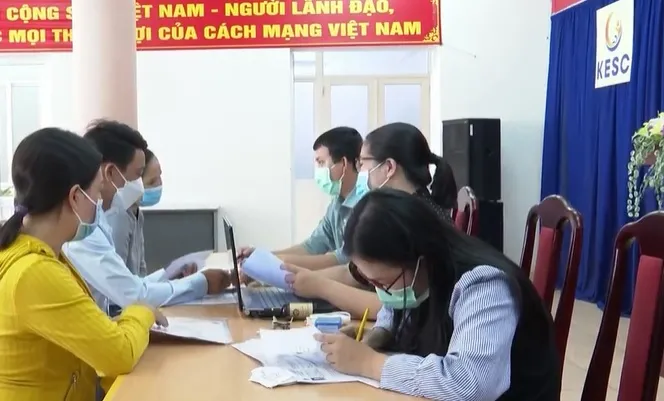 Xuất khẩu lao động việc nhẹ, lương cao: Cần tỉnh táo để tránh sập bẫy - Ảnh 2. Xuất khẩu lao động việc nhẹ, lương cao: Cần tỉnh táo để tránh sập bẫy - Ảnh 2.