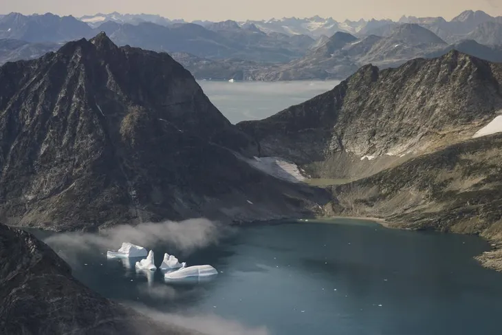 Băng tan ở Greenland có thể làm mực nước biển toàn cầu tăng gần 31 cm - Ảnh 1. Băng tan ở Greenland có thể làm mực nước biển toàn cầu tăng gần 31 cm - Ảnh 1.