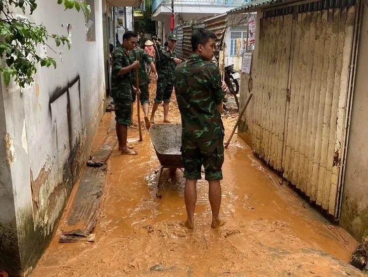 Mưa lớn kéo dài, Đà Lạt chìm trong biển nước - Ảnh 6. Mưa lớn kéo dài, Đà Lạt chìm trong biển nước - Ảnh 6.
