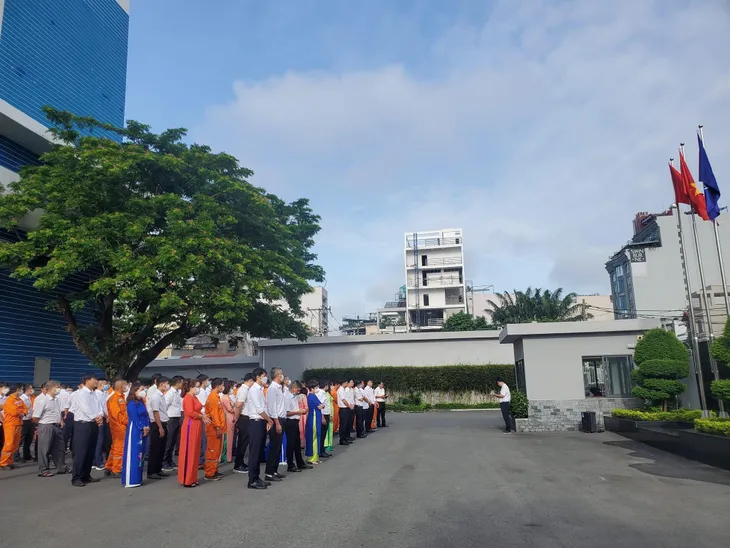 Lễ chào cờ đầu tuần và câu chuyện truyền cảm hứng cho người lao động - Ảnh 4. Lễ chào cờ đầu tuần và câu chuyện truyền cảm hứng cho người lao động - Ảnh 4.