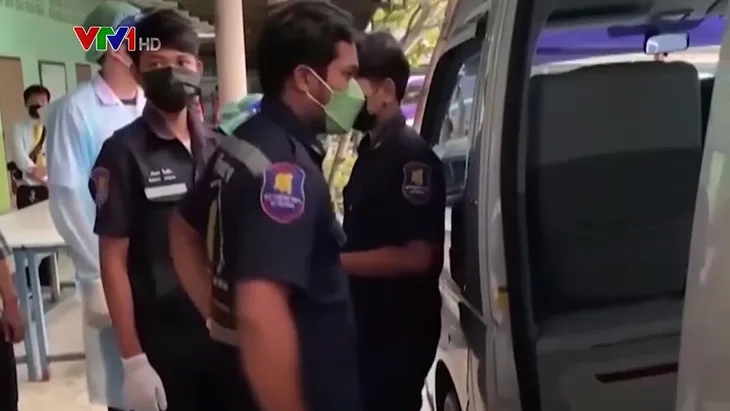 Một bé gái tử vong do bị bỏ quên trên xe - Ảnh 1. Một bé gái tử vong do bị bỏ quên trên xe - Ảnh 1.